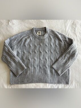 Abercrombie & Fitch Light Gray Cable Crewneck Sweater
